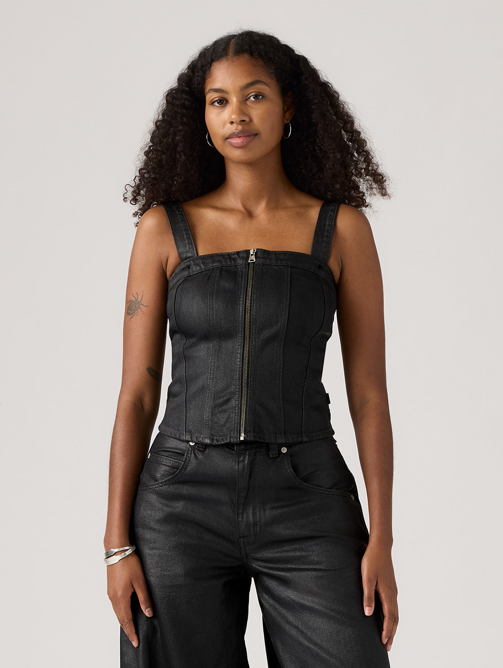 ラズベリー スカルプドビスチェ – リーバイス®公式オンラインストア