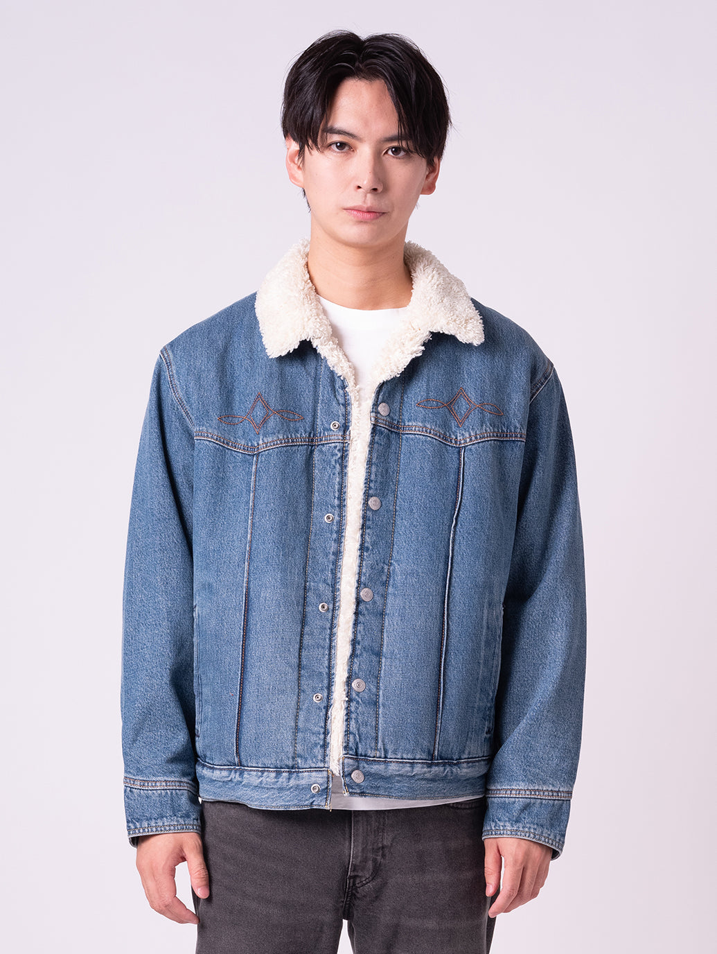 LEVI'S シェルパ襟付きデニムジャケット Lサイズ LEVI\u0027S シェルパ襟付きデニムジャケット Lサイズ LEVI\u0027S シェルパ襟