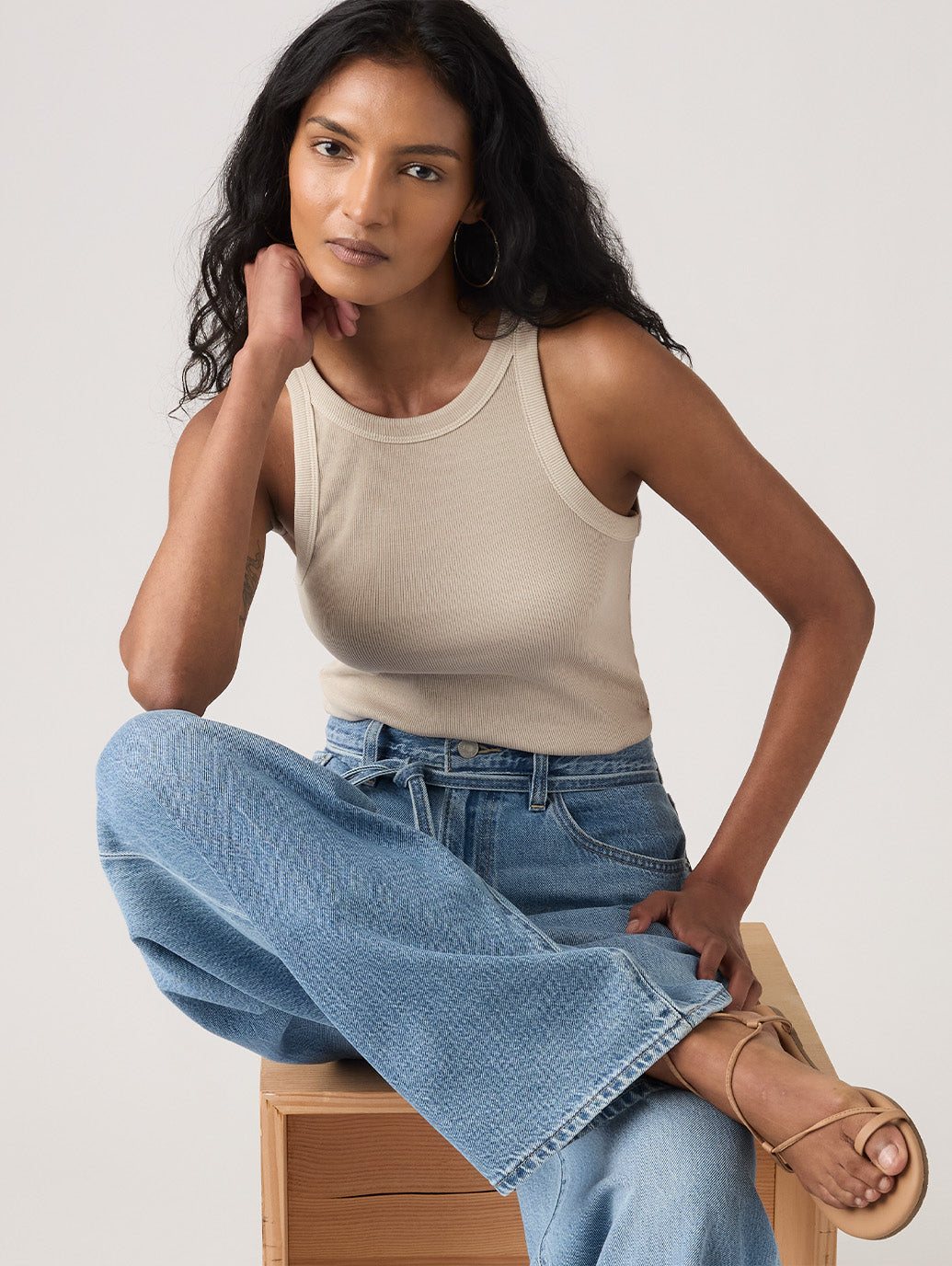 【  Jeans】オープンバックタンクトップ エッセンシャル レーサー タンクトップ – リーバイス®公式オンラインストア