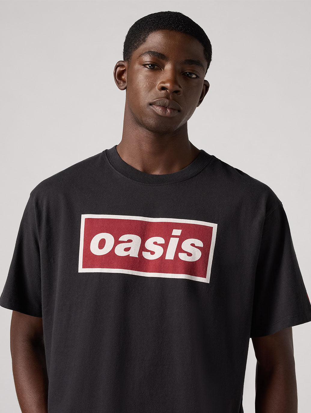 LEVI'S® x OASIS DECA LOGO Tシャツ ブラック – リーバイス®公式