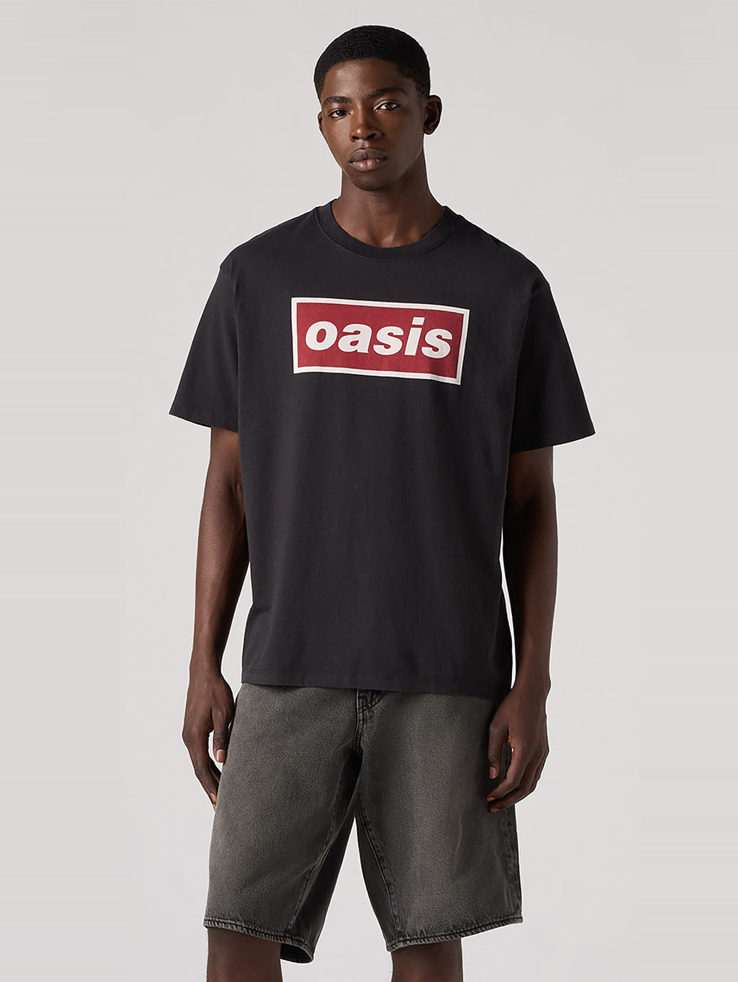 LEVI’S® x OASIS DECA LOGO Tシャツ ブラック 