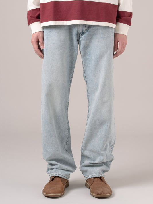 555™ リラックスストレート ジーンズ ライトインディゴ