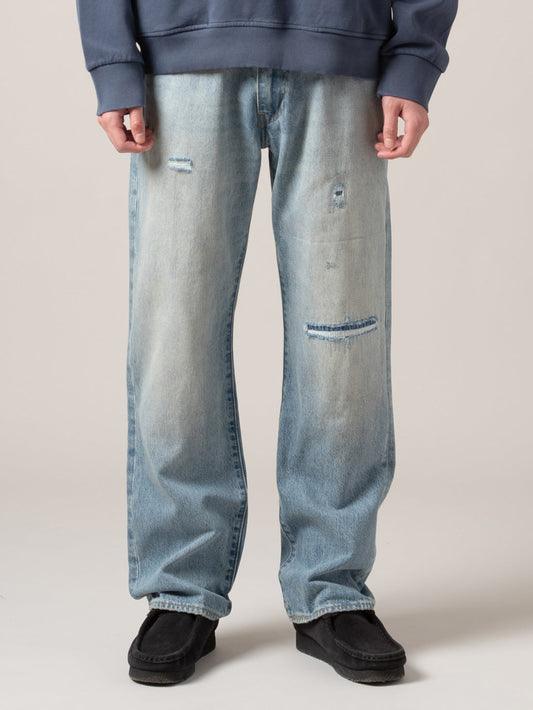 555™ リラックスストレート ジーンズ ライトインディゴ