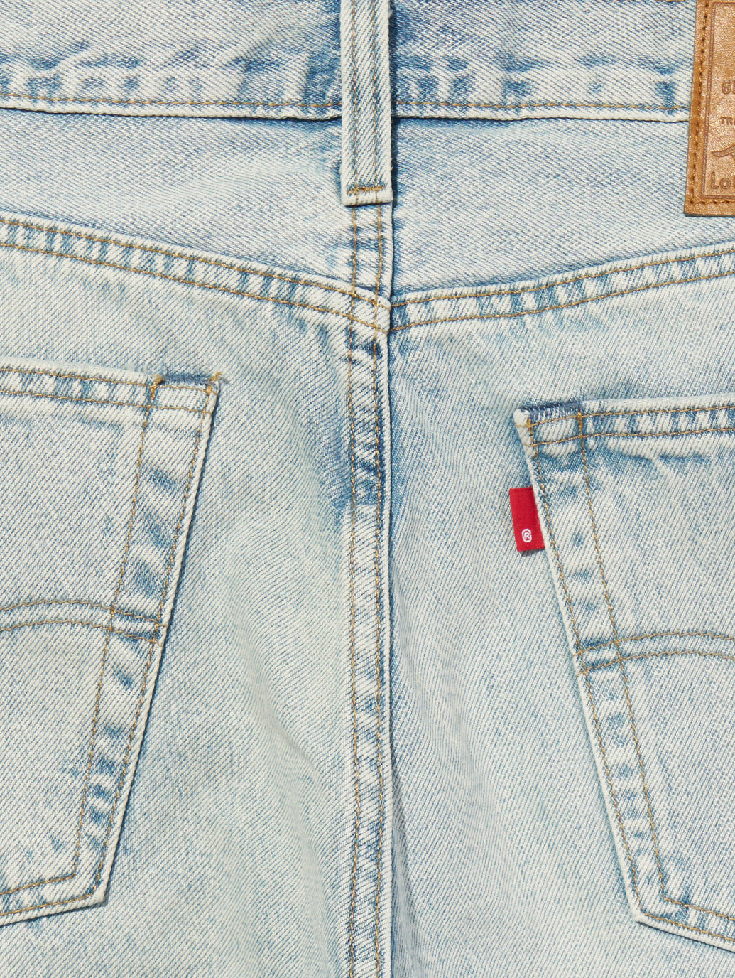 555™ リラックスストレート ジーンズ ライトインディゴ