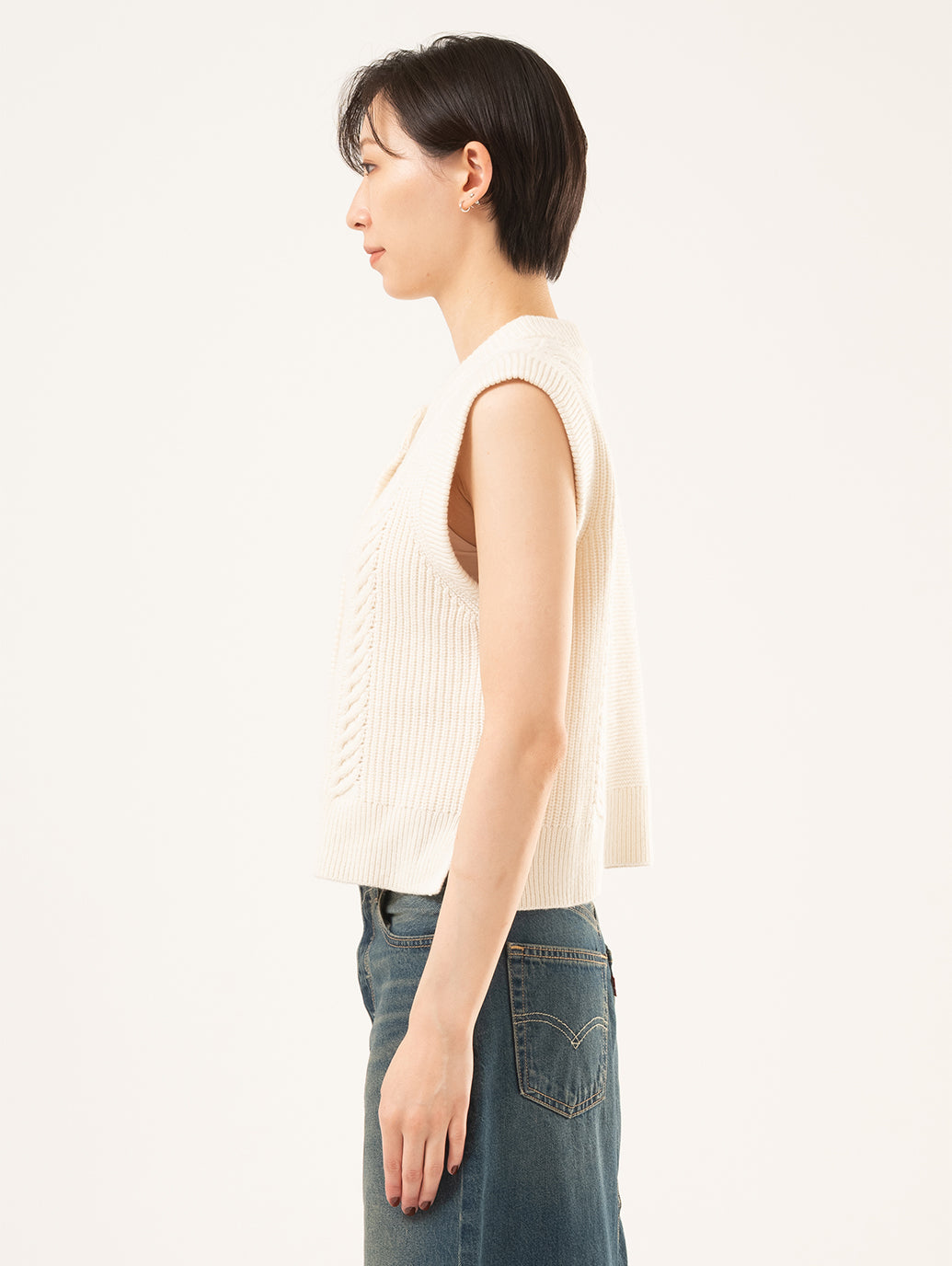 ケーブルニット ベスト