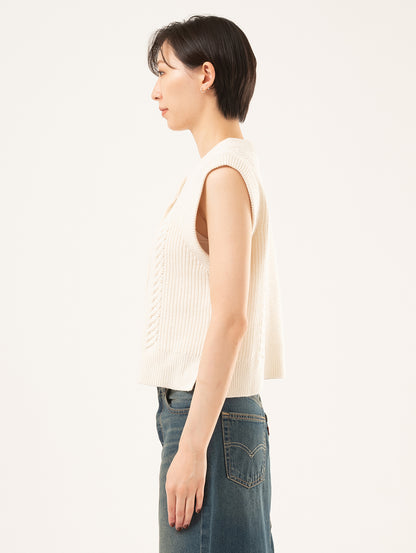 ケーブルニット ベスト