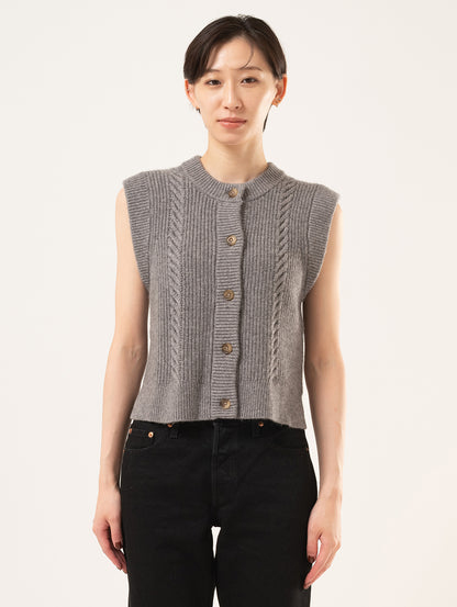 ケーブルニット ベスト