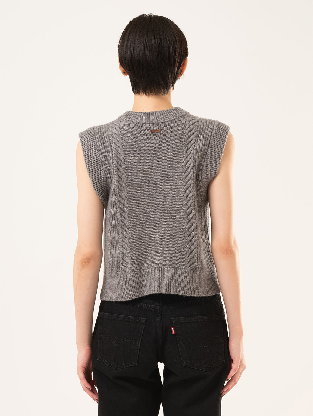 ケーブルニット ベスト