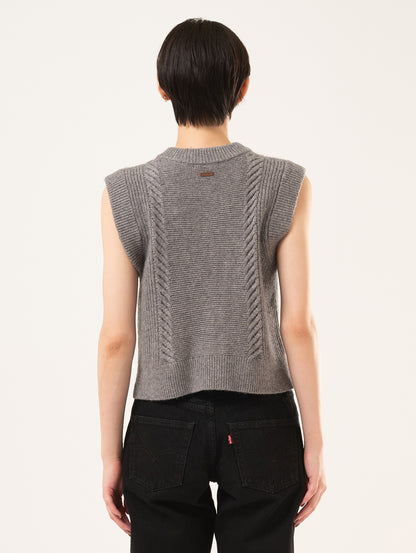 ケーブルニット ベスト