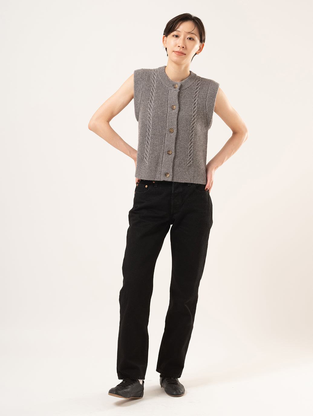 ケーブルニット ベスト