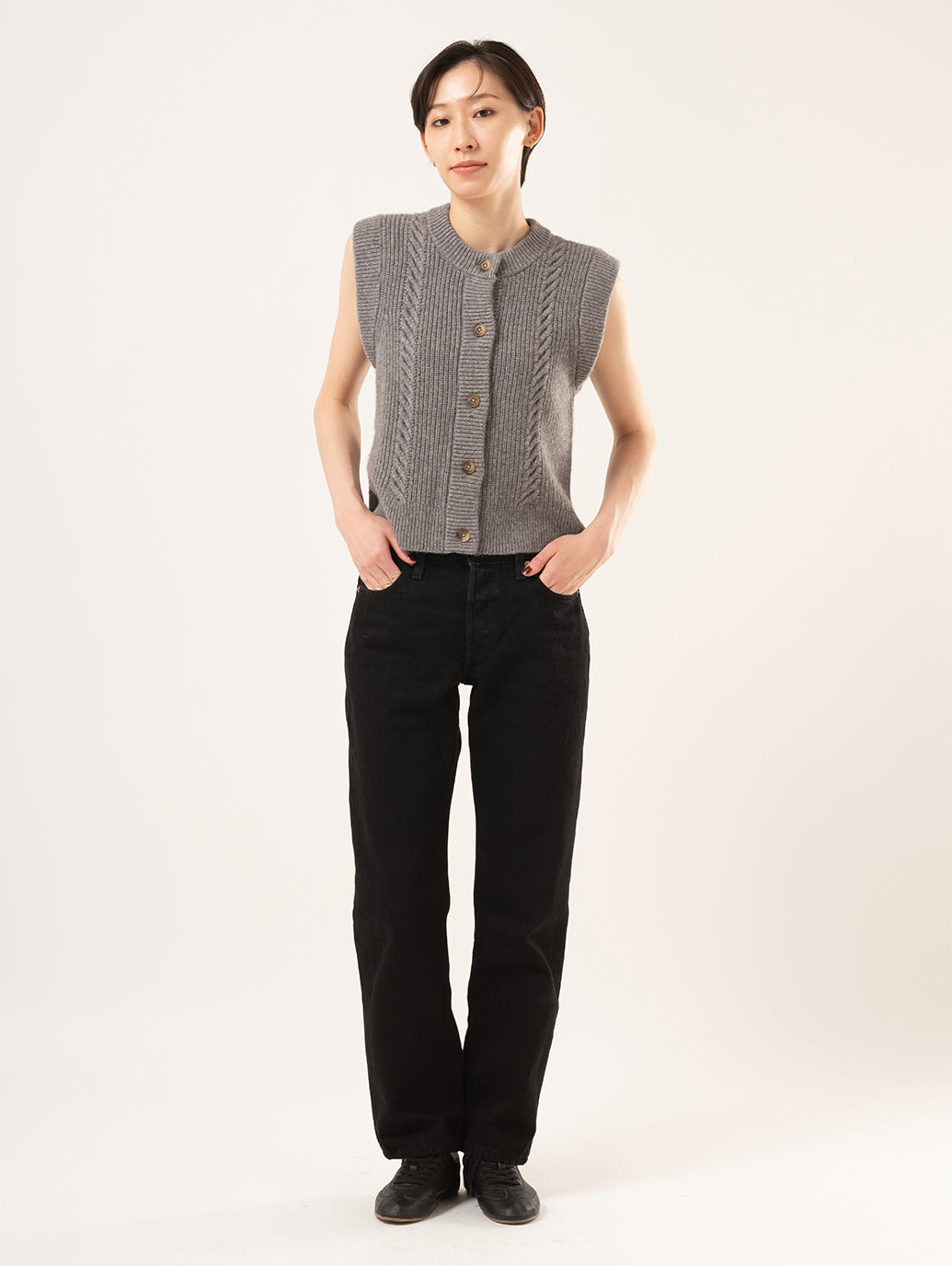 ケーブルニット ベスト