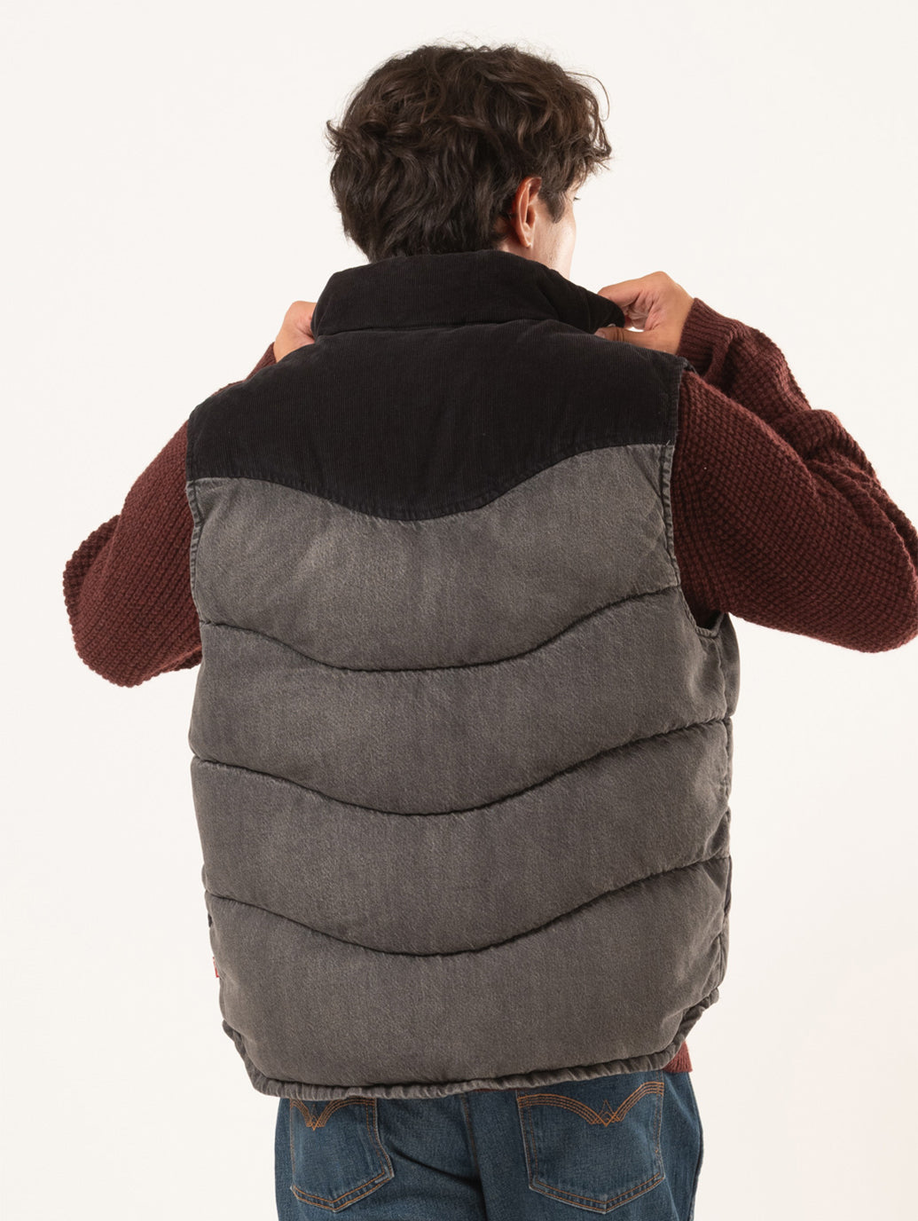 Levi's ブラック ベスト A03_3048_1600x.jpg?v=1622958068