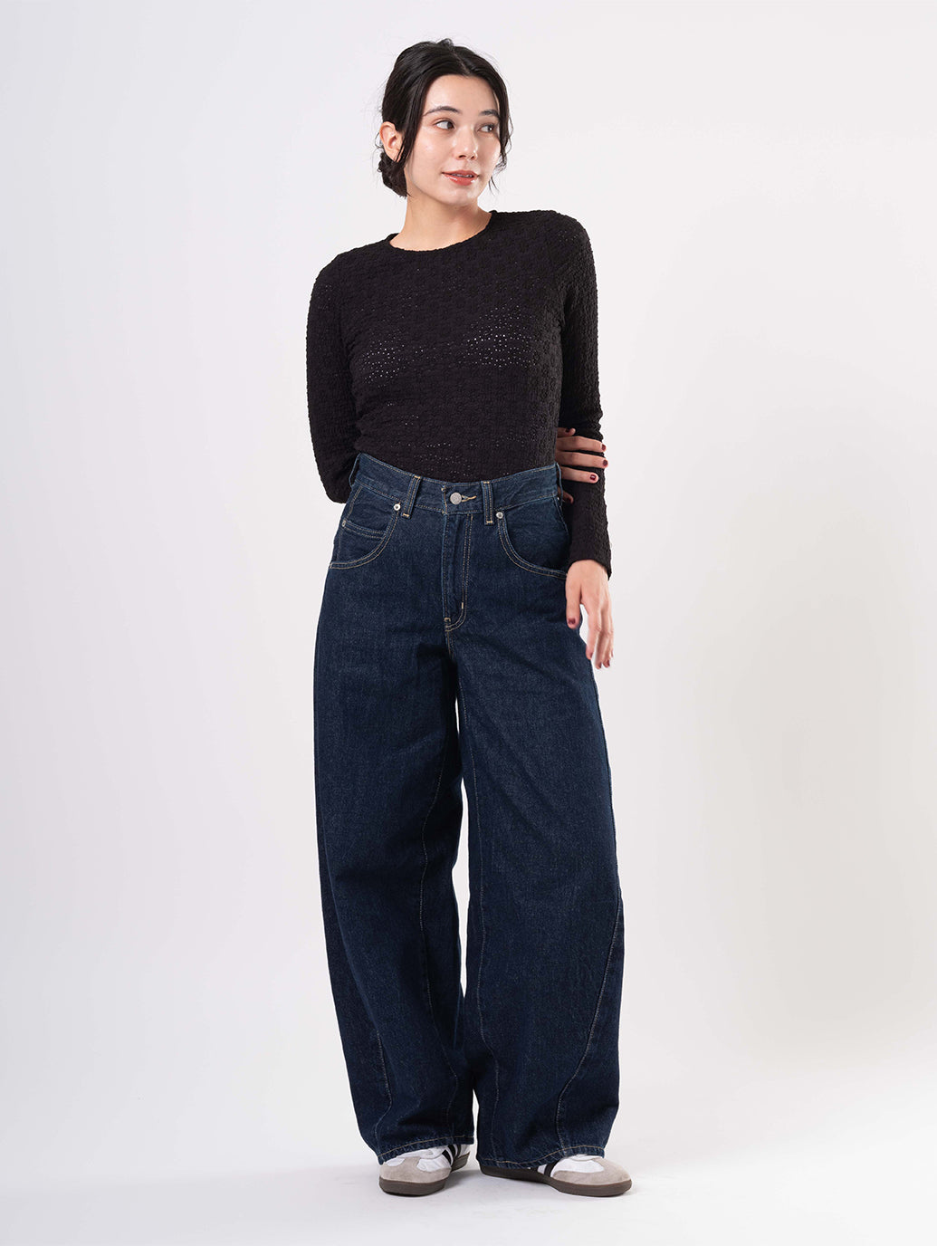 アニカ クルーネック トップ – リーバイス®公式オンラインストア