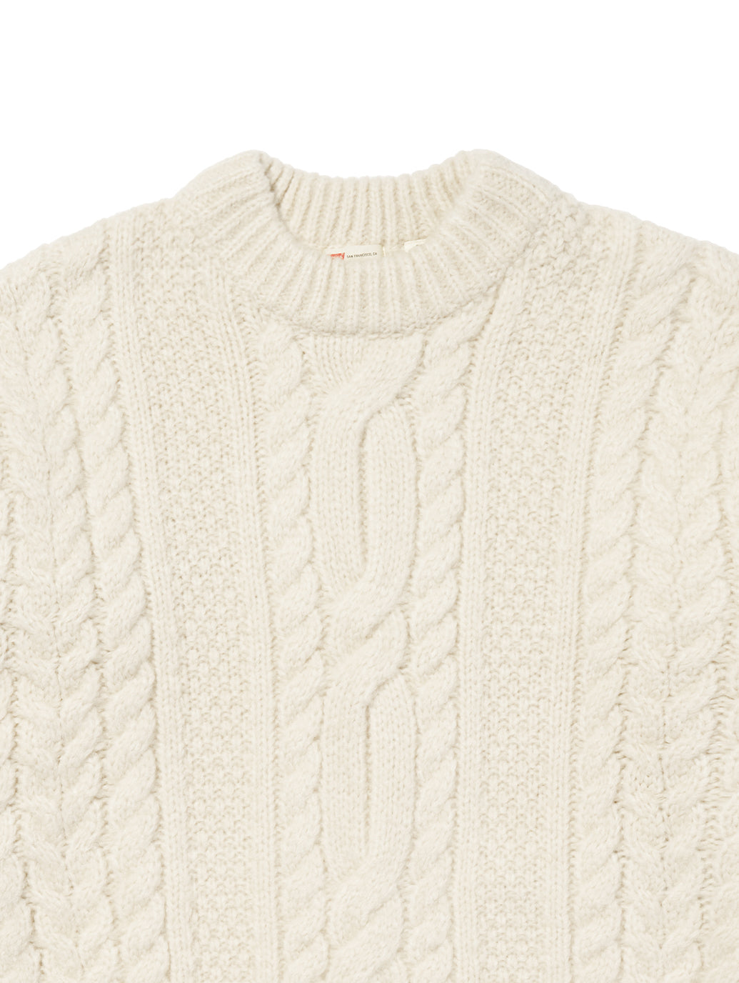 INES ケーブルニットセーター