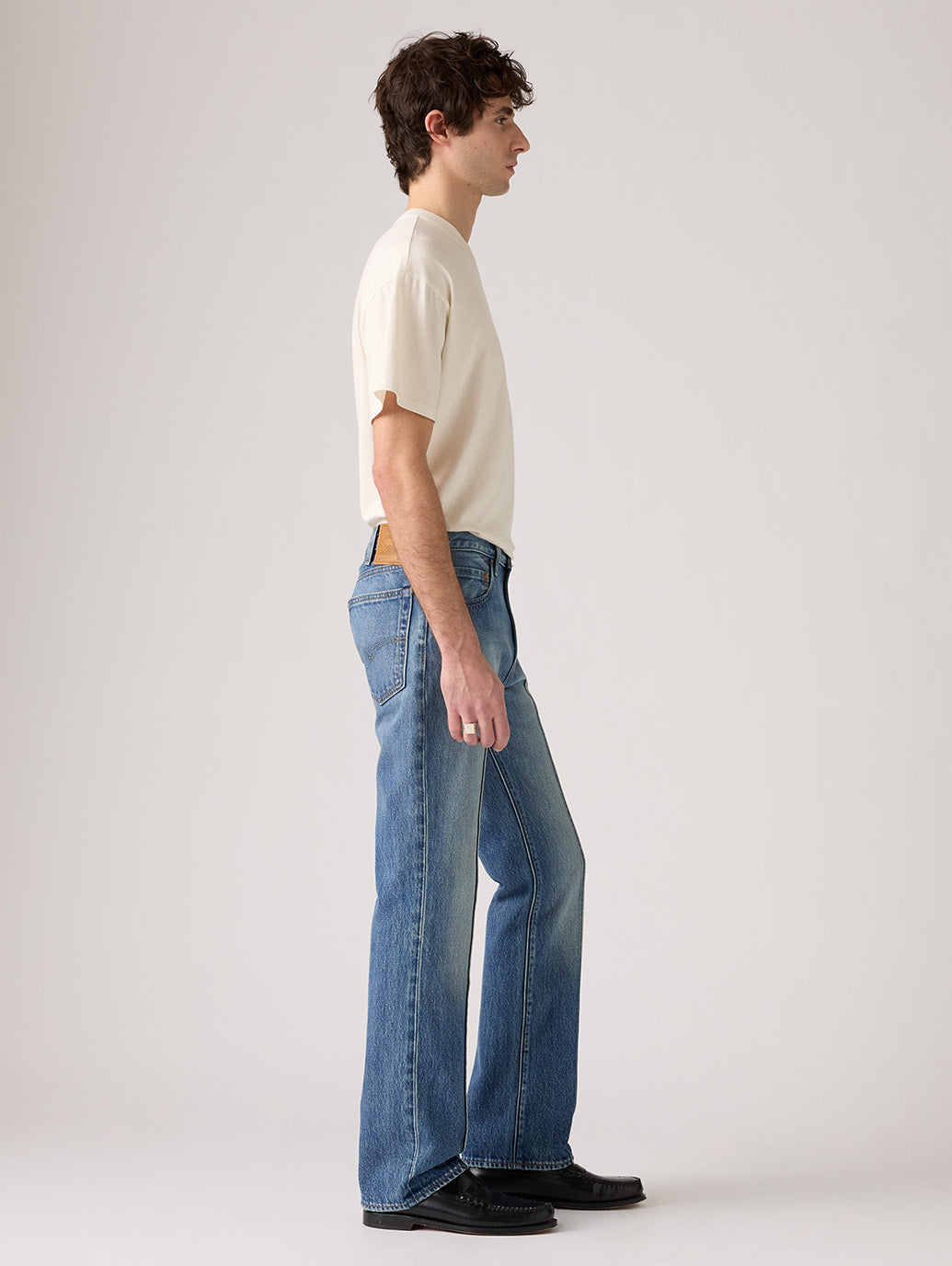517™ ブーツカット ジーンズ ライトインディゴ – リーバイス®公式