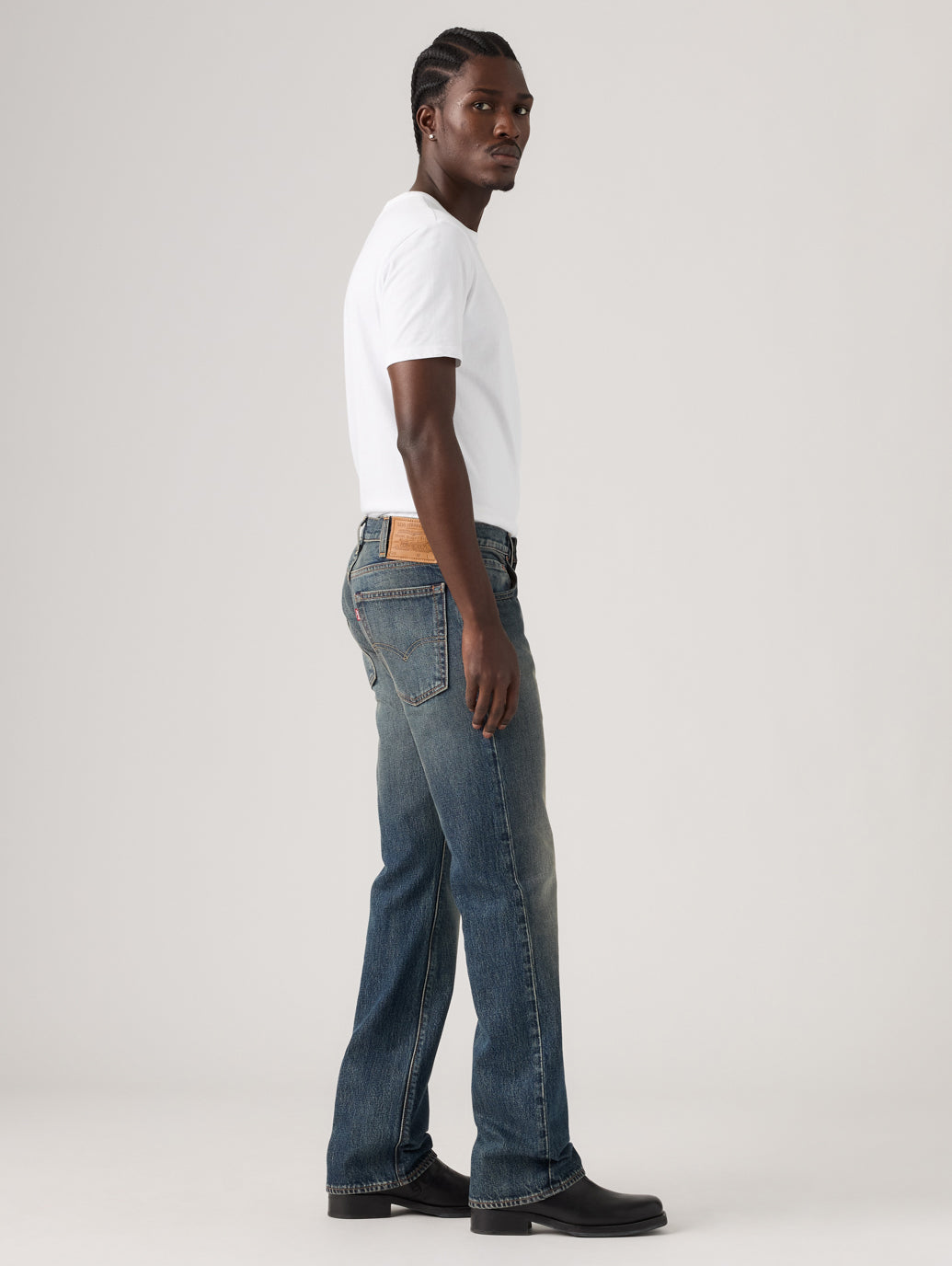 517™ ブーツカット ジーンズ ミディアムインディゴ – リーバイス®公式