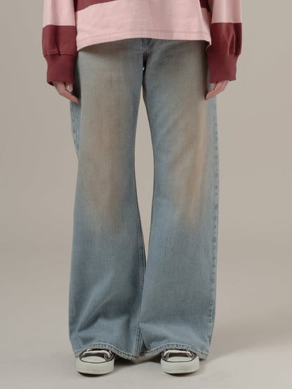 ROSÉ（ロゼ）着用 LOOSE BOOT ジーンズ ライトインディゴ