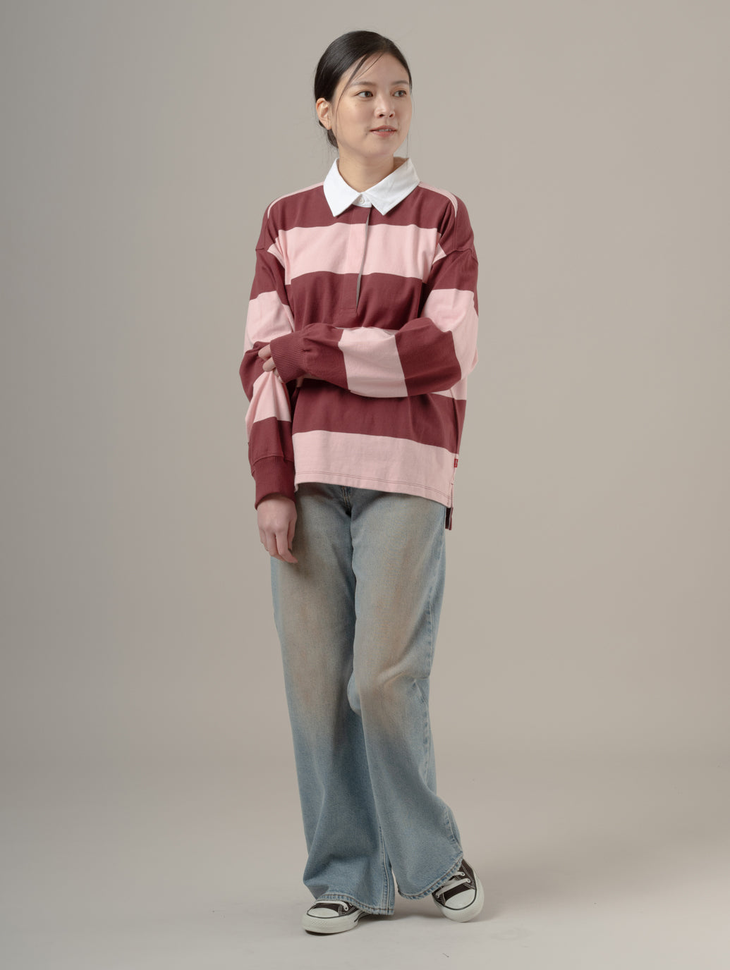 ROSÉ（ロゼ）着用 LOOSE BOOT ジーンズ ライトインディゴ