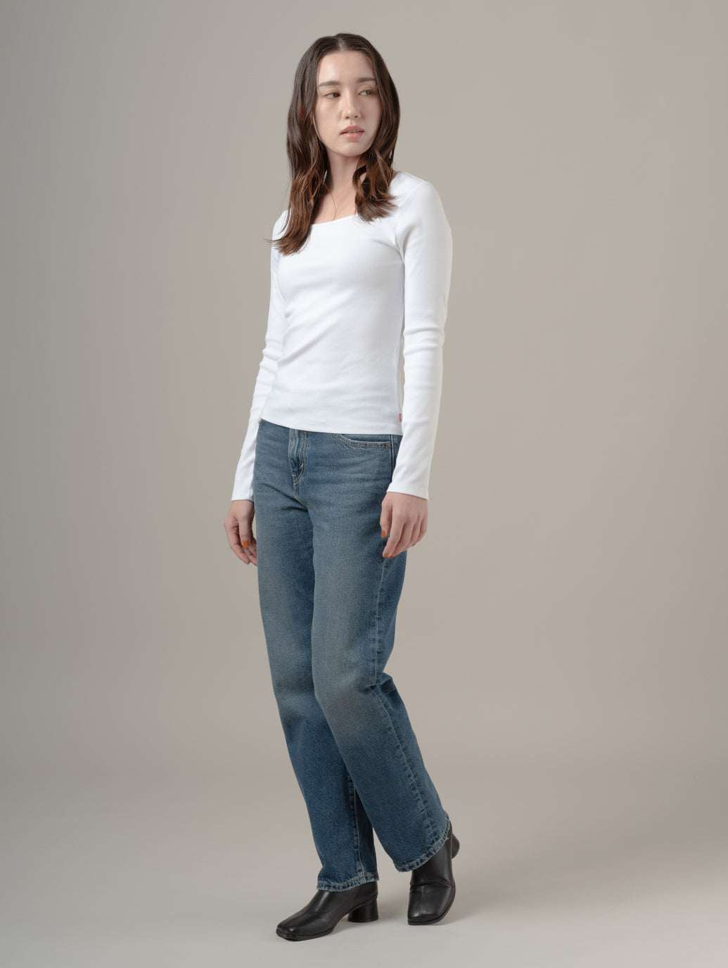 エッセンシャル スクエアネック ロングスリーブ Tシャツ