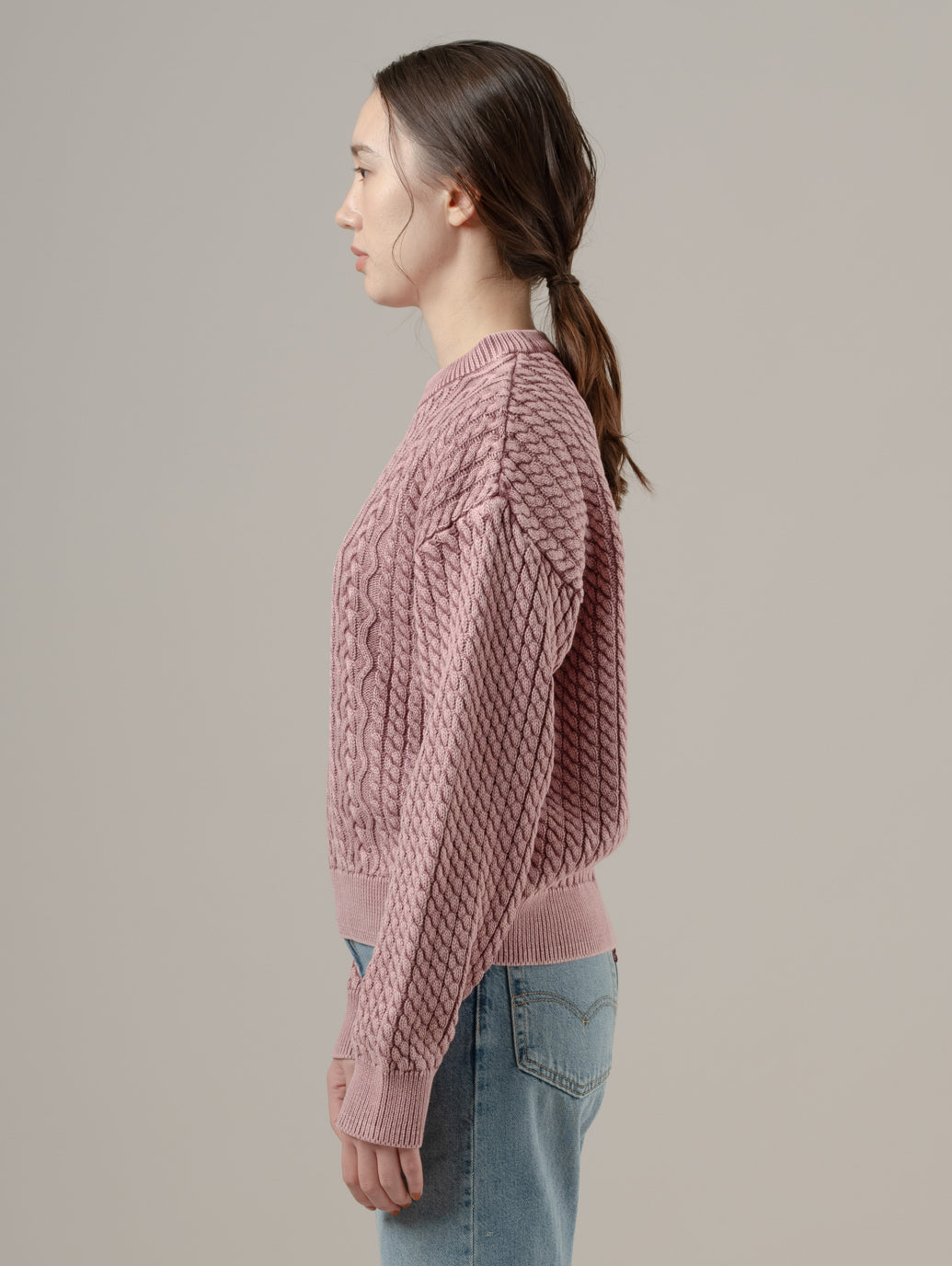 LEILAH ケーブルクルーネックセーター