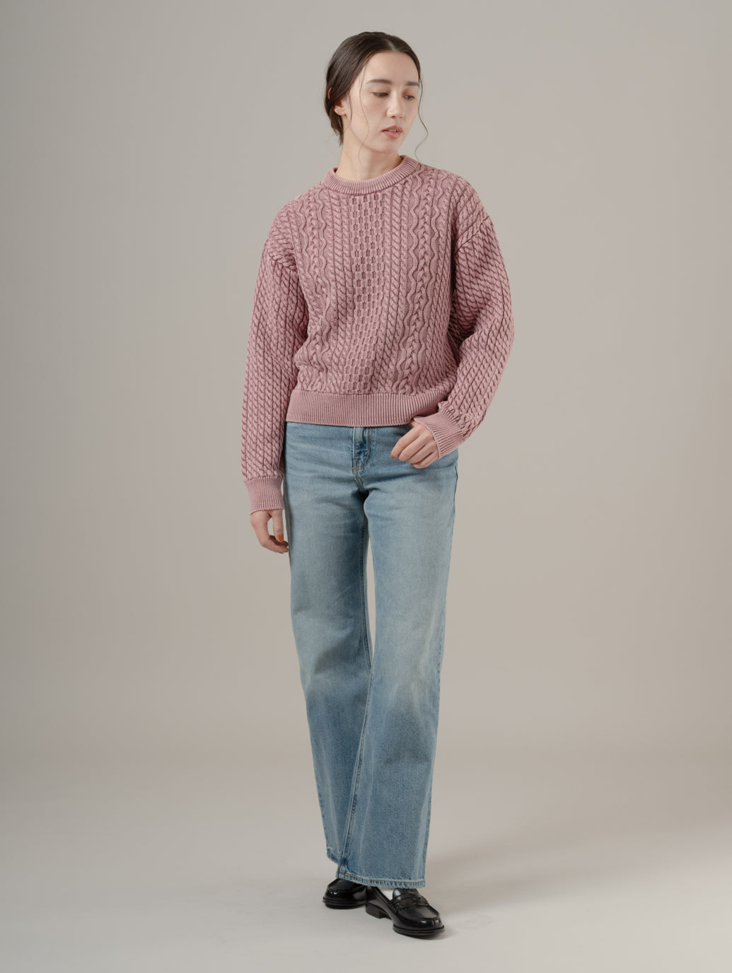 LEILAH ケーブルクルーネックセーター