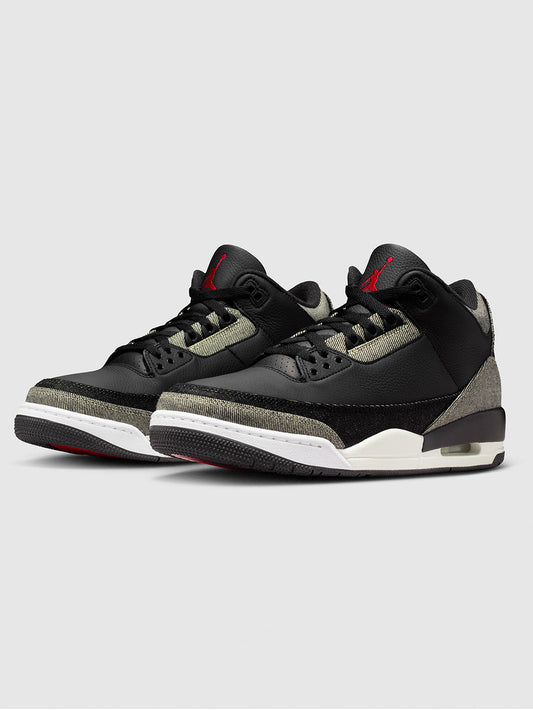 Air Jordan 3 x Levi’s®
Black Denim Sneakers
