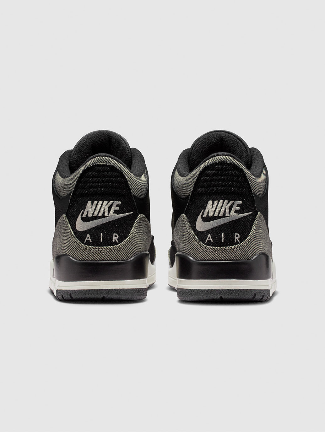 Air Jordan 3 x Levi’s®
Black Denim Sneakers