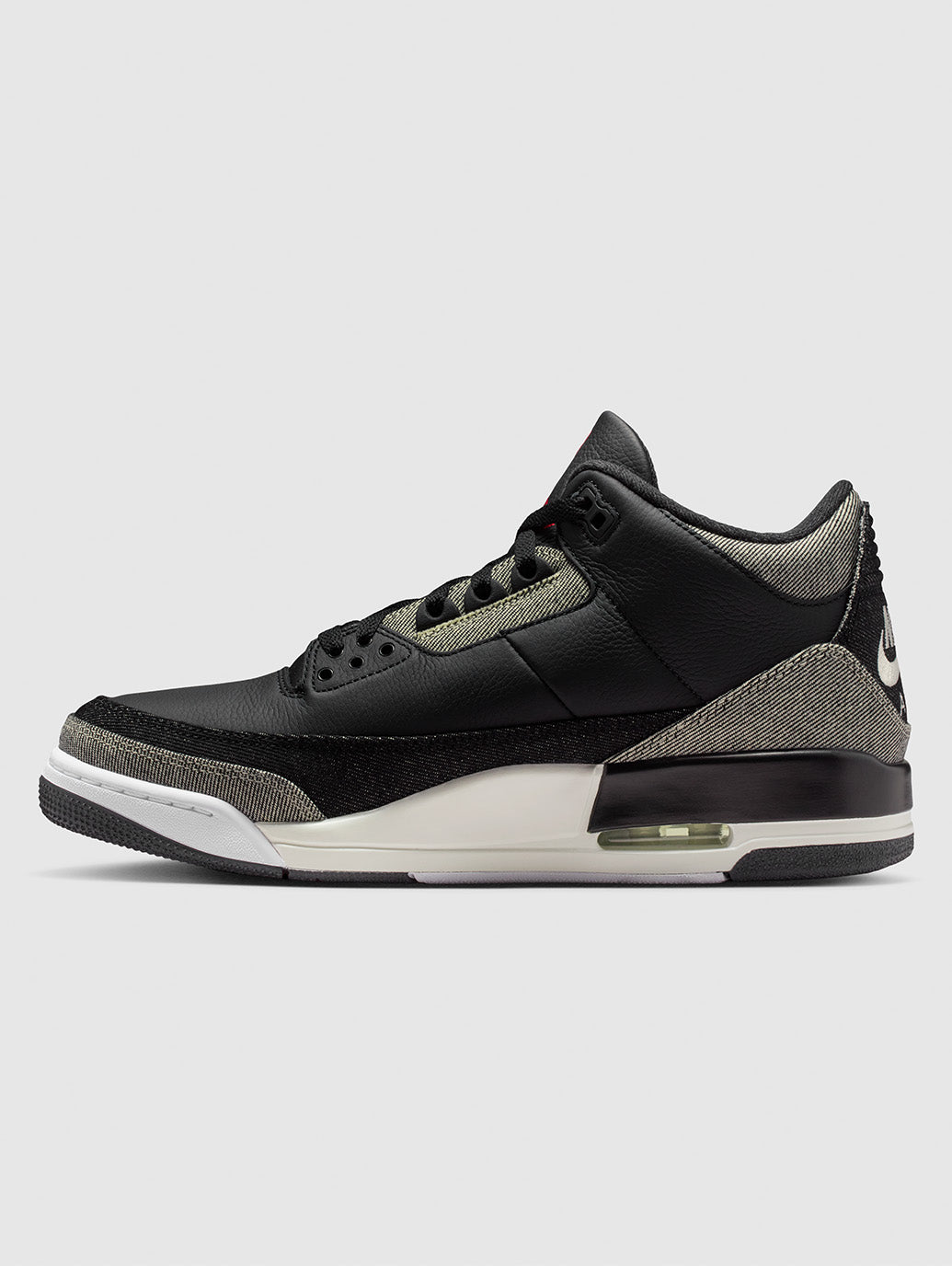 Air Jordan 3 x Levi’s®
Black Denim Sneakers