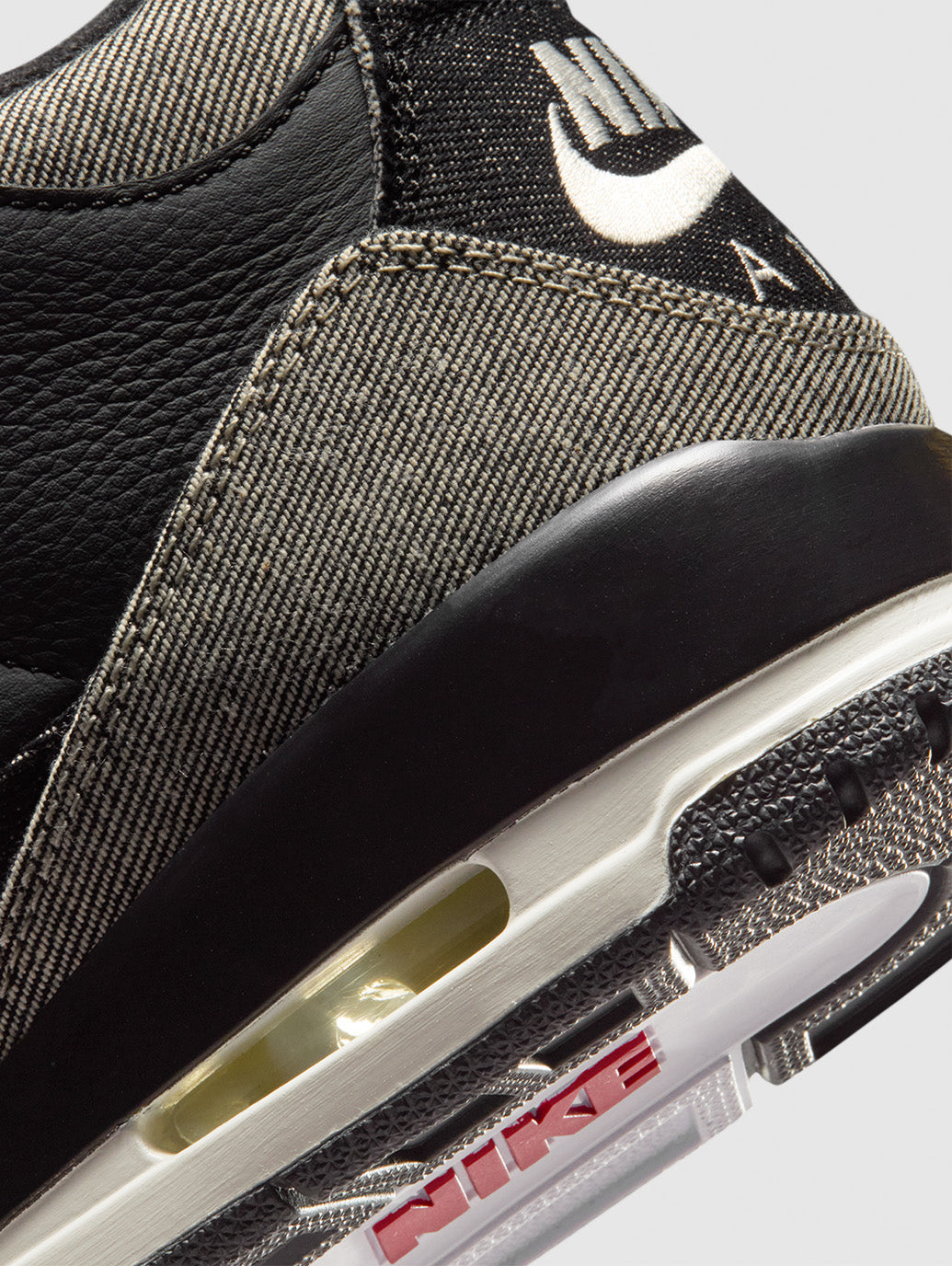 Air Jordan 3 x Levi’s®
Black Denim Sneakers
