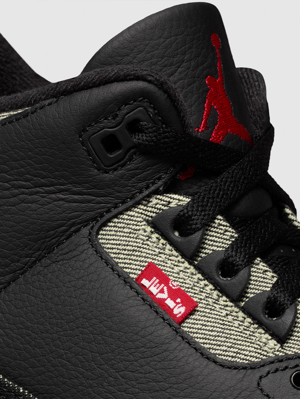 Air Jordan 3 x Levi’s®
Black Denim Sneakers