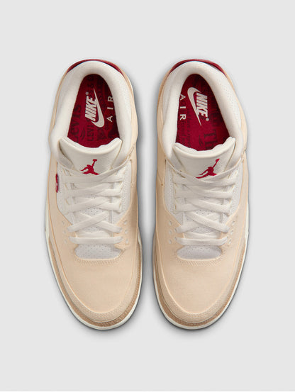 Air Jordan 3 x Levi’s®
Ecru Denim Sneakers