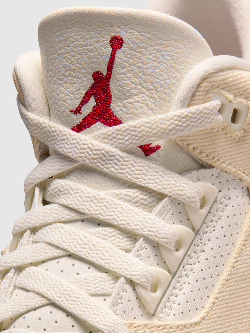 Air Jordan 3 x Levi’s®
Ecru Denim Sneakers