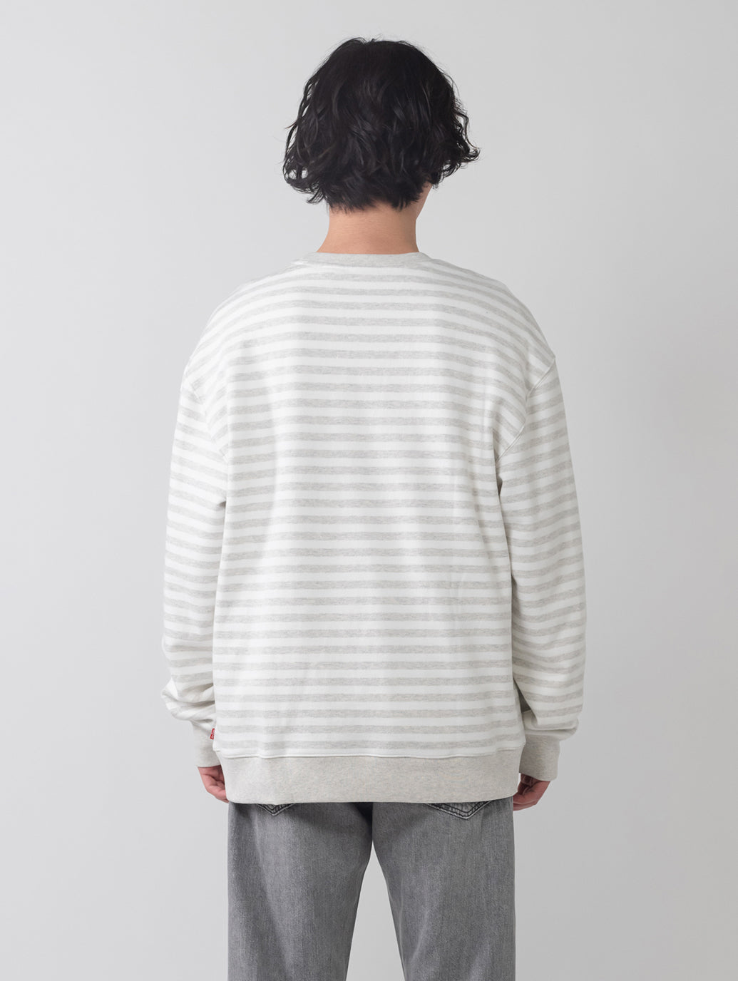 グラフィック クルーネックスウェットシャツ 