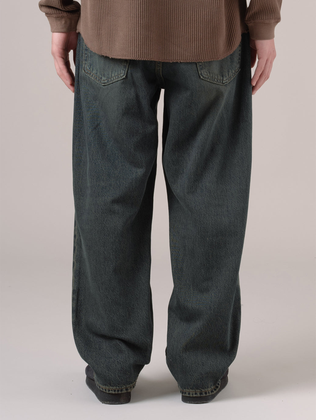 568™ ルーズストレートジーンズ ミディアムインディゴ