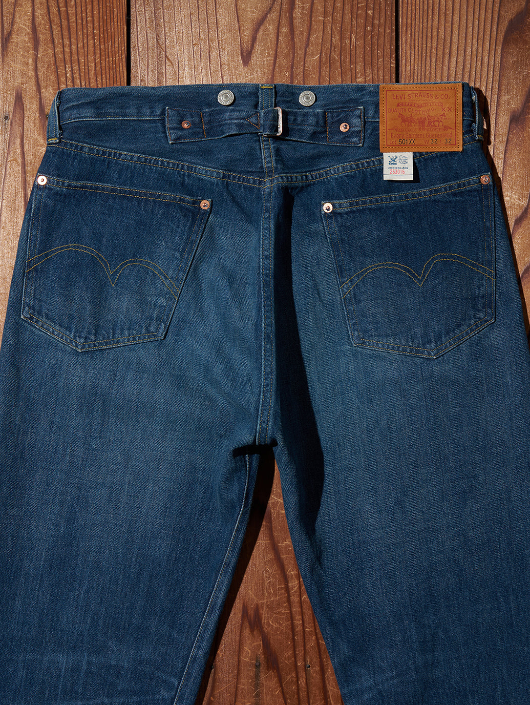 LEVI'S® VINTAGE CLOTHING 1933 501® ORIGINAL ジーンズ ミディアムインディゴ