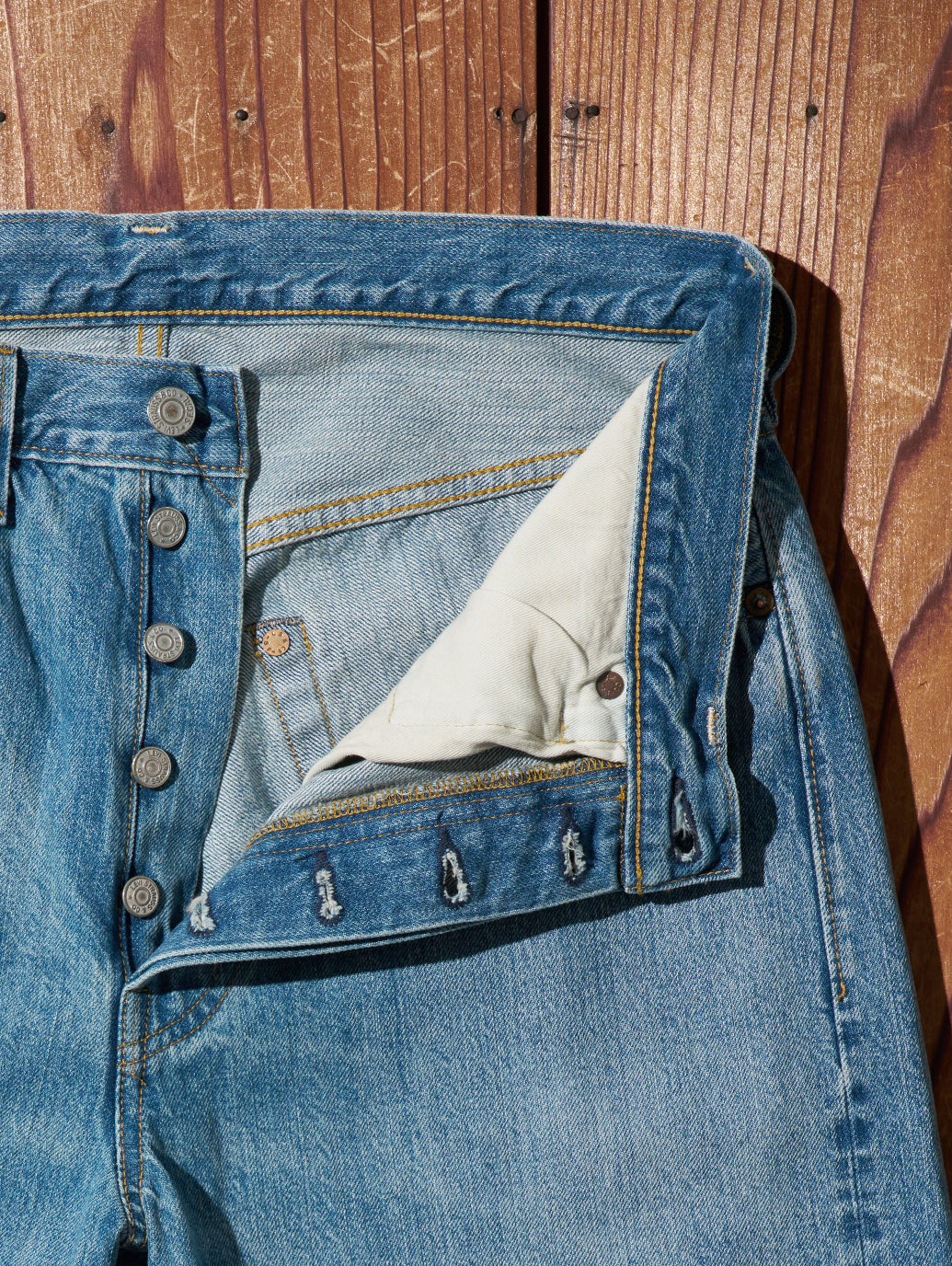 LEVI'S® VINTAGE CLOTHING 1947 501® ORIGINAL ジーンズ ミディアム