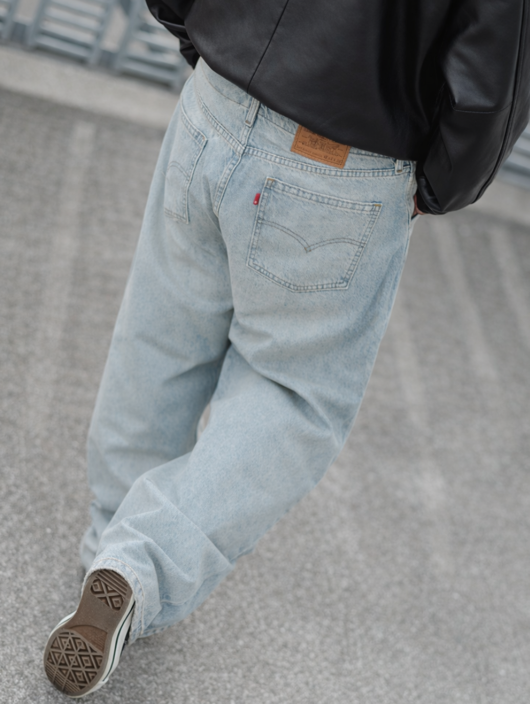 BAGGY BARREL JEANS