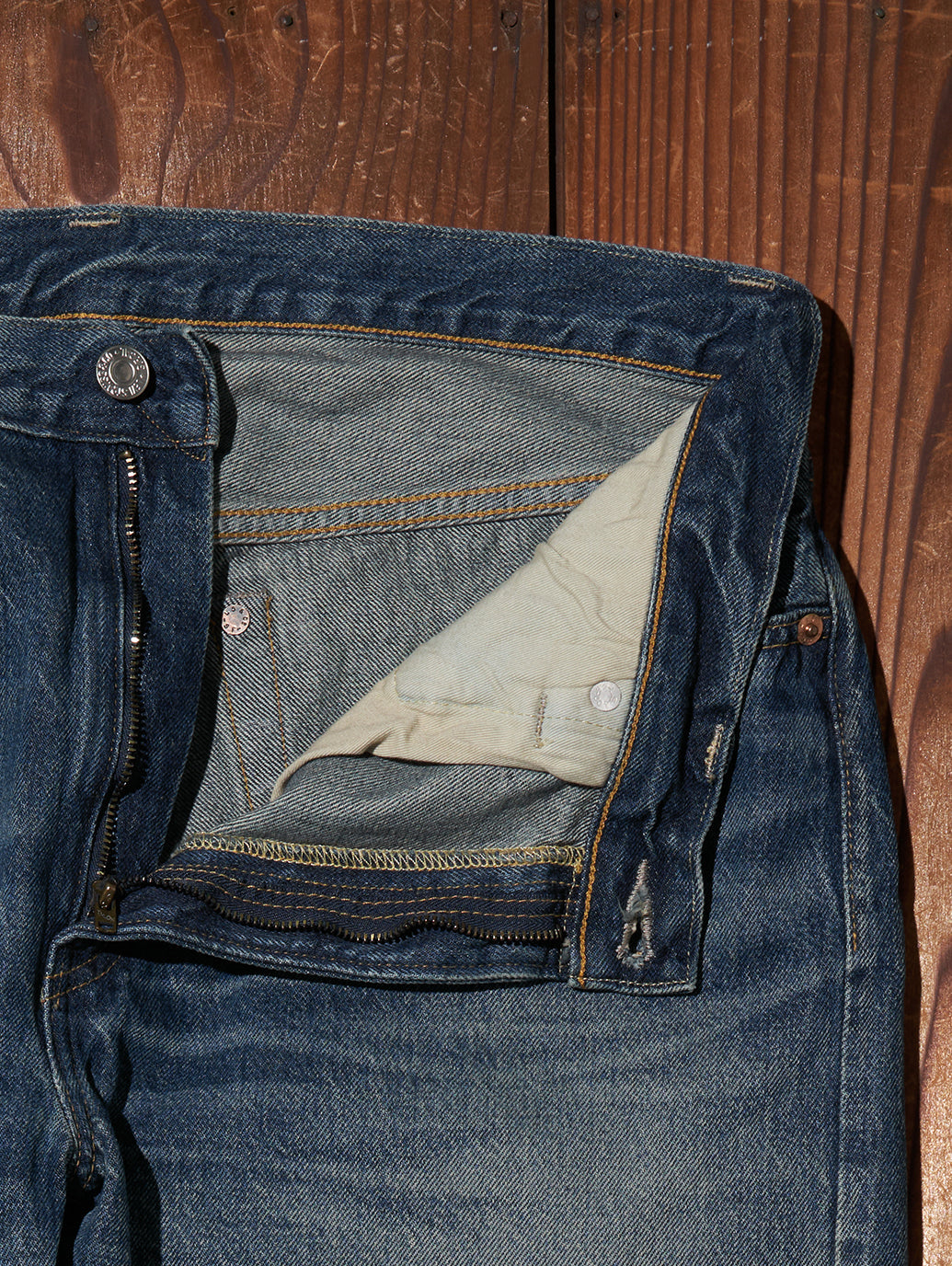LEVI'S® VINTAGE CLOTHING 1954 501® ORIGINAL ジーンズ ミディアム