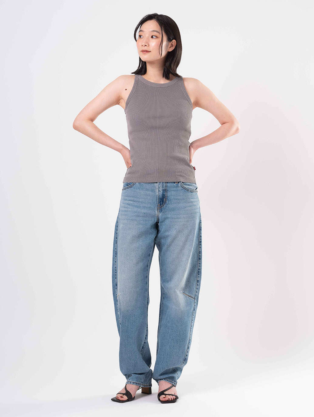 エッセンシャル レーサー タンクトップ – リーバイス®公式オンラインストア