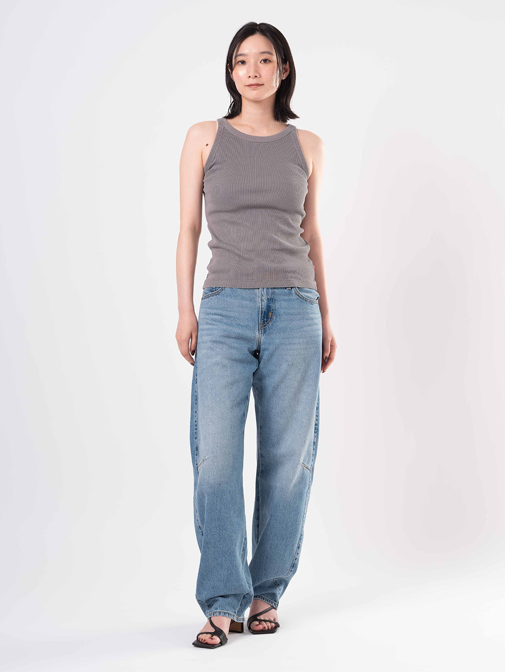 エッセンシャル レーサー タンクトップ – リーバイス®公式オンラインストア