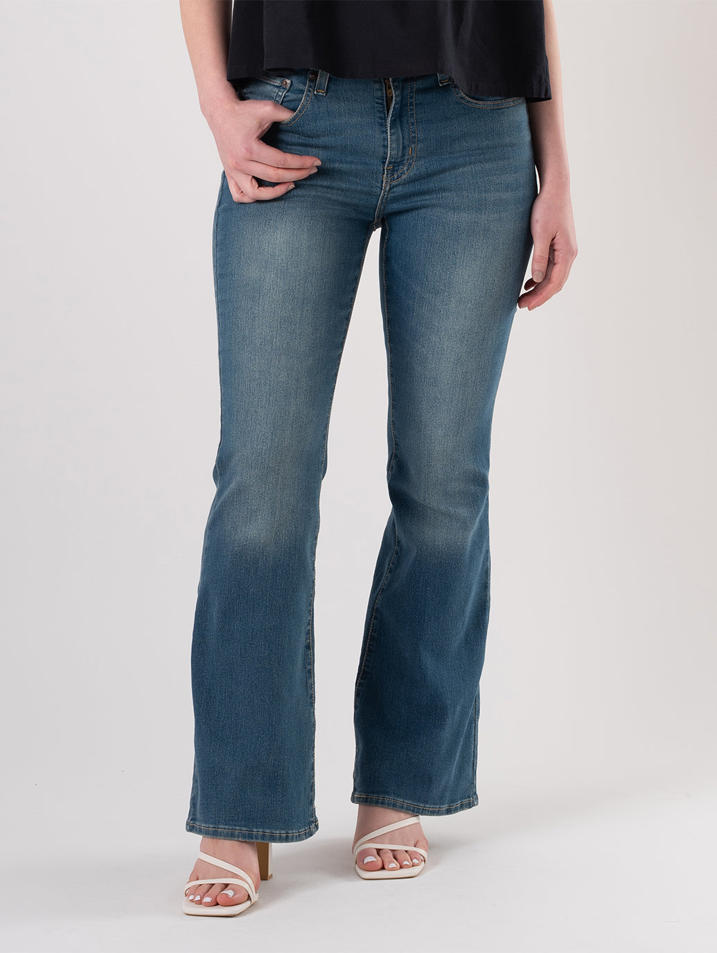 726™ ハイライズフレア ジーンズ ミディアムインディゴ 