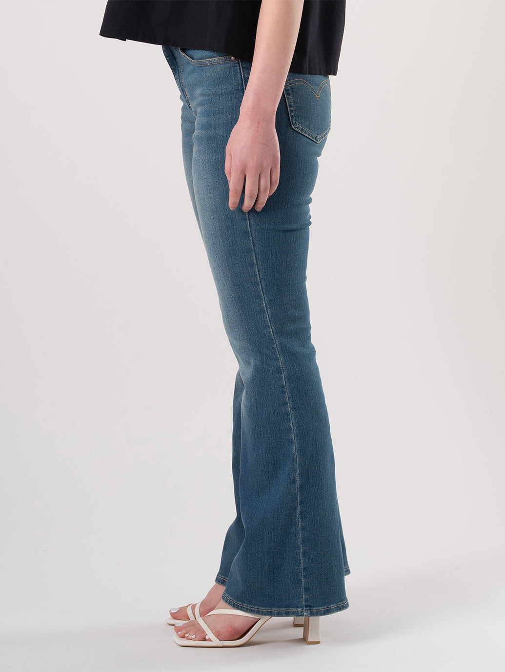 726™ ハイライズフレア ジーンズ ミディアムインディゴ 