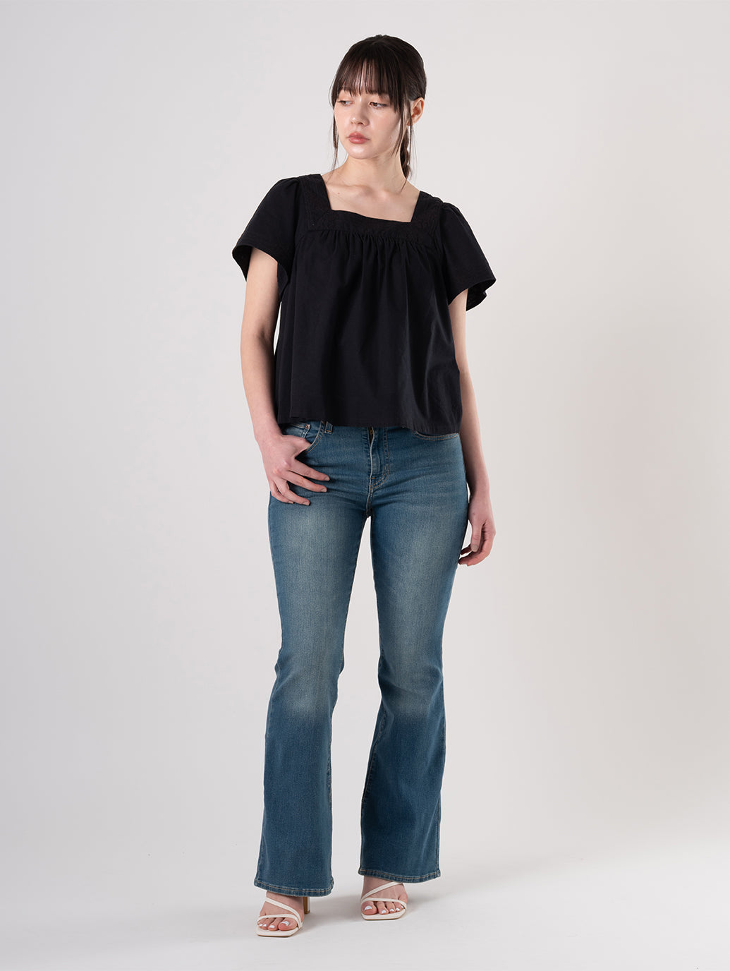 726™ ハイライズフレア ジーンズ ミディアムインディゴ 