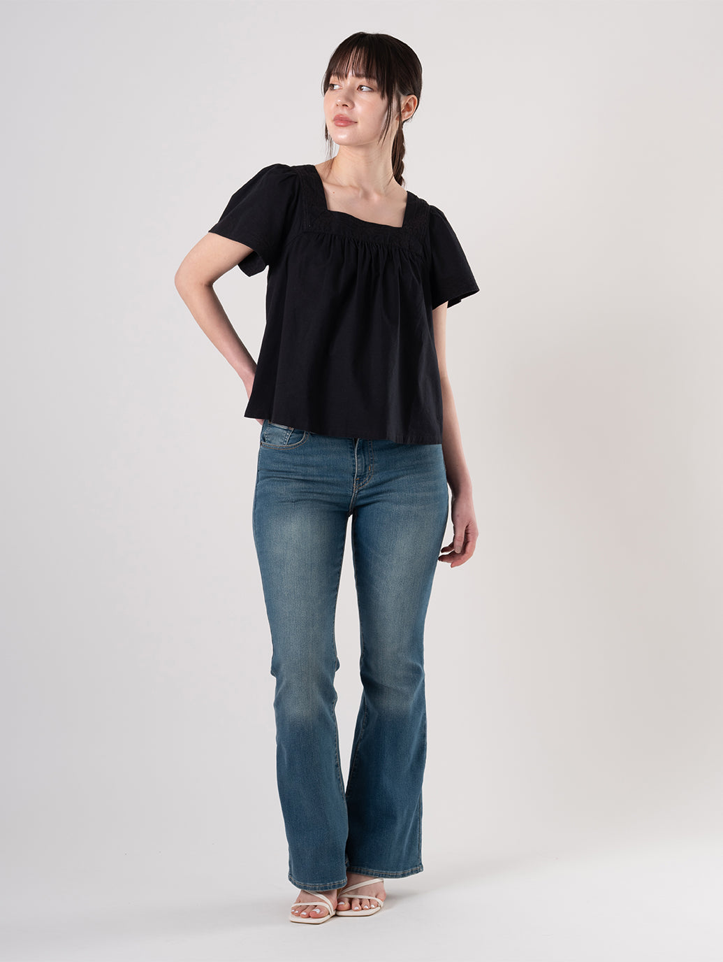 726™ ハイライズフレア ジーンズ ミディアムインディゴ 