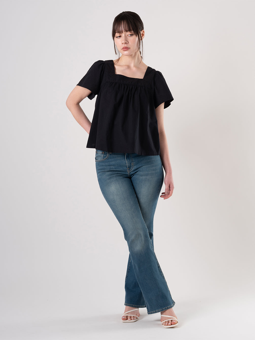 726™ ハイライズフレア ジーンズ ミディアムインディゴ 