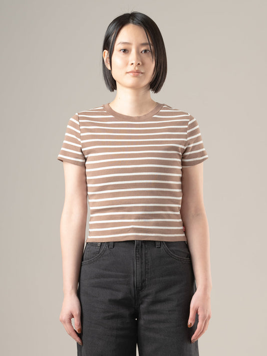 エッセンシャル スポーティ Tシャツ