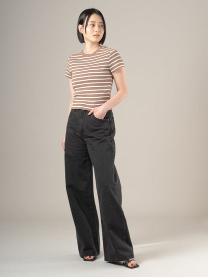 エッセンシャル スポーティ Tシャツ