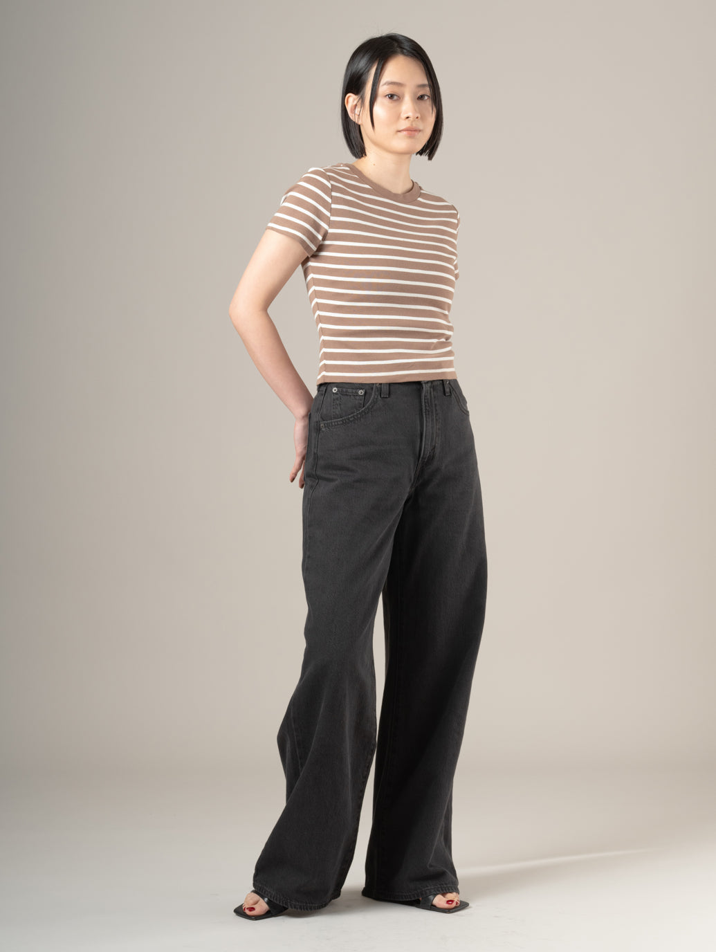 エッセンシャル スポーティ Tシャツ