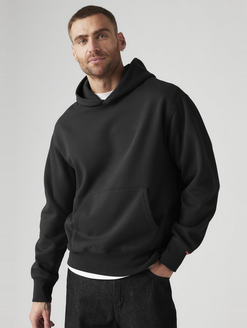 THE AUTHENTIC フーディー ブラック – リーバイス®公式オンラインストア