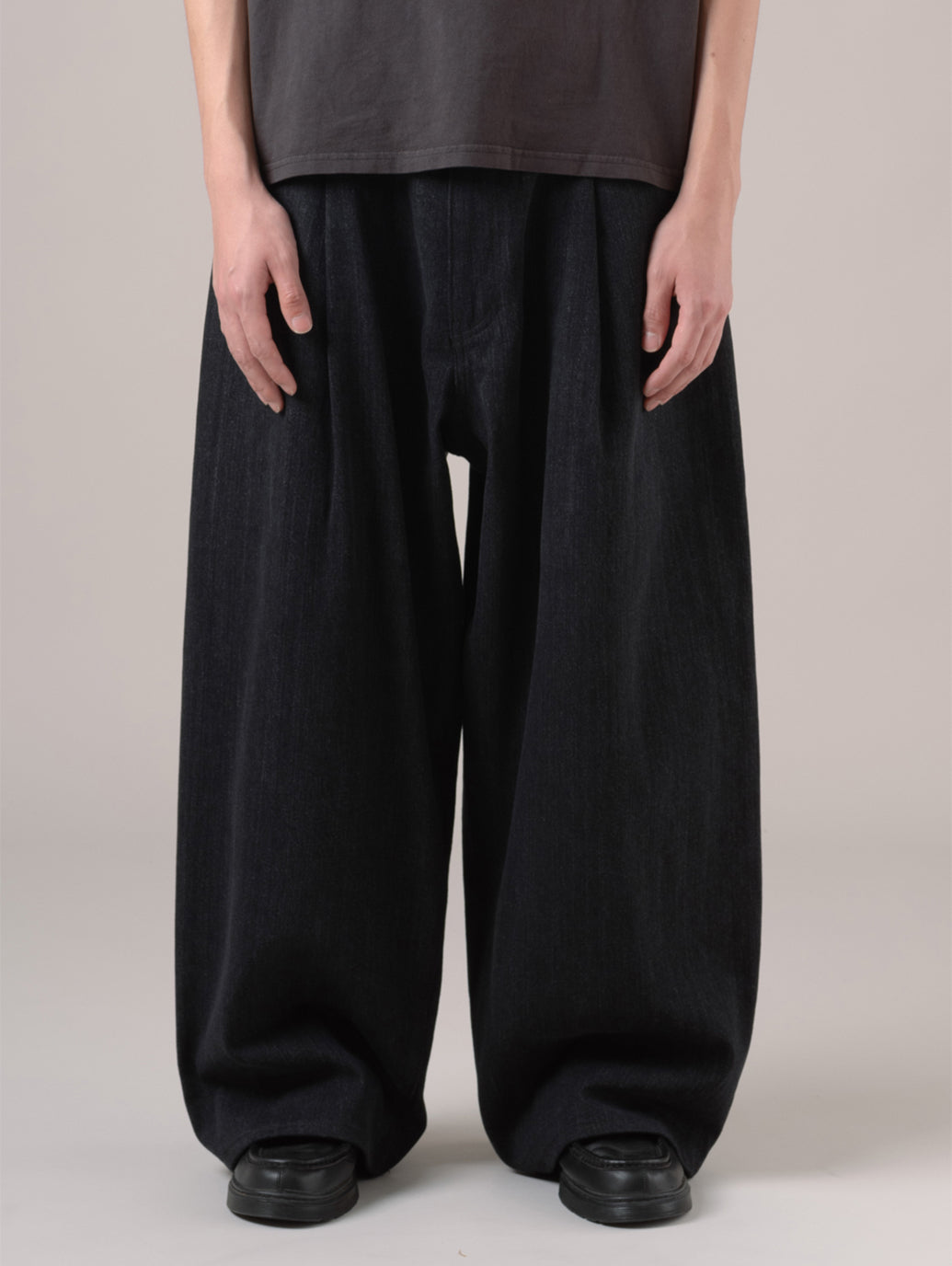 BLUETAB™ ワイドプリーツ CROP ジーンズ ブラック